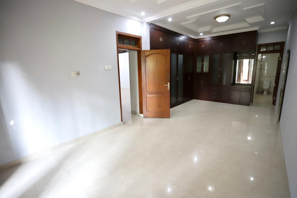 Jual Sewa Rumah Bisa untuk Kantor di Area Cilandak Dekat Citos