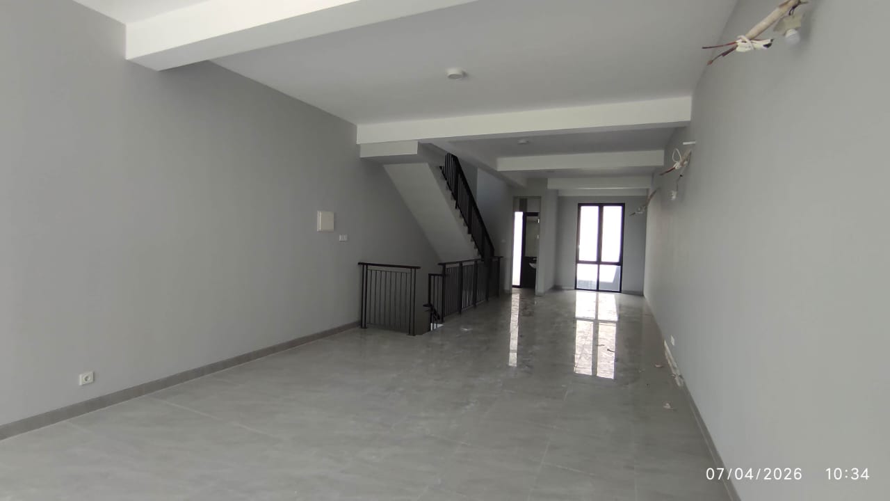 Sewa Ruko Beverly 3lt depan Hokky Supermaket, di Pakuwon City