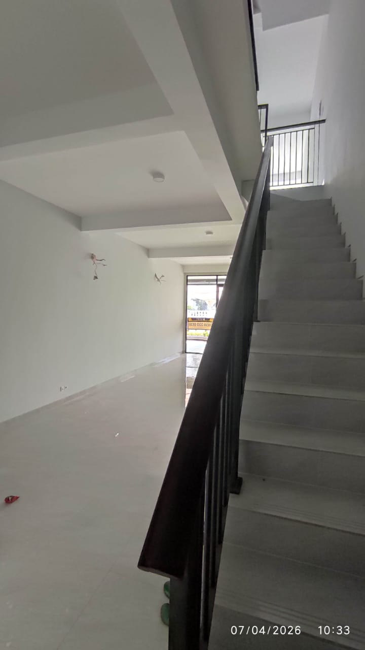 Sewa Ruko Beverly 3lt depan Hokky Supermaket, di Pakuwon City