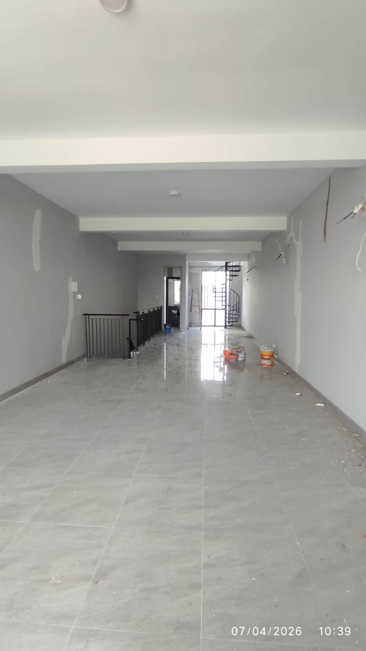 Sewa Ruko Beverly 3lt depan Hokky Supermaket, di Pakuwon City