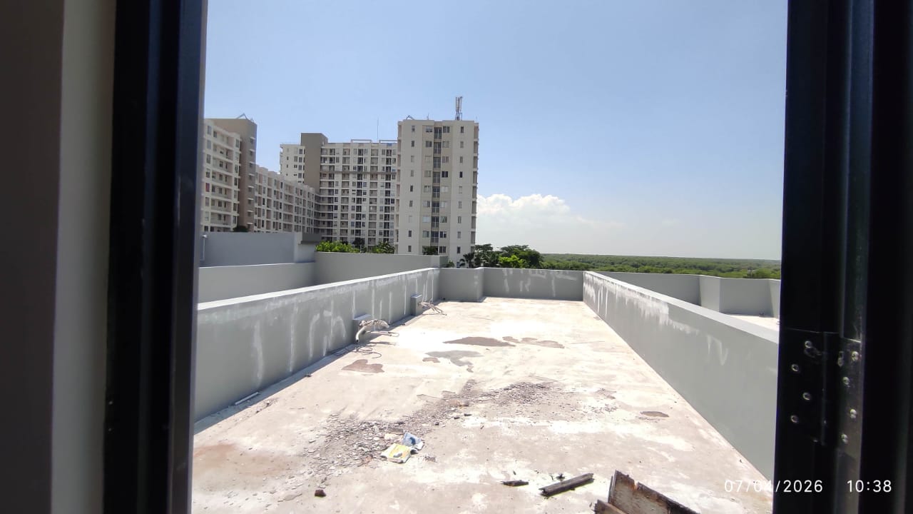 Sewa Ruko Beverly 3lt depan Hokky Supermaket, di Pakuwon City