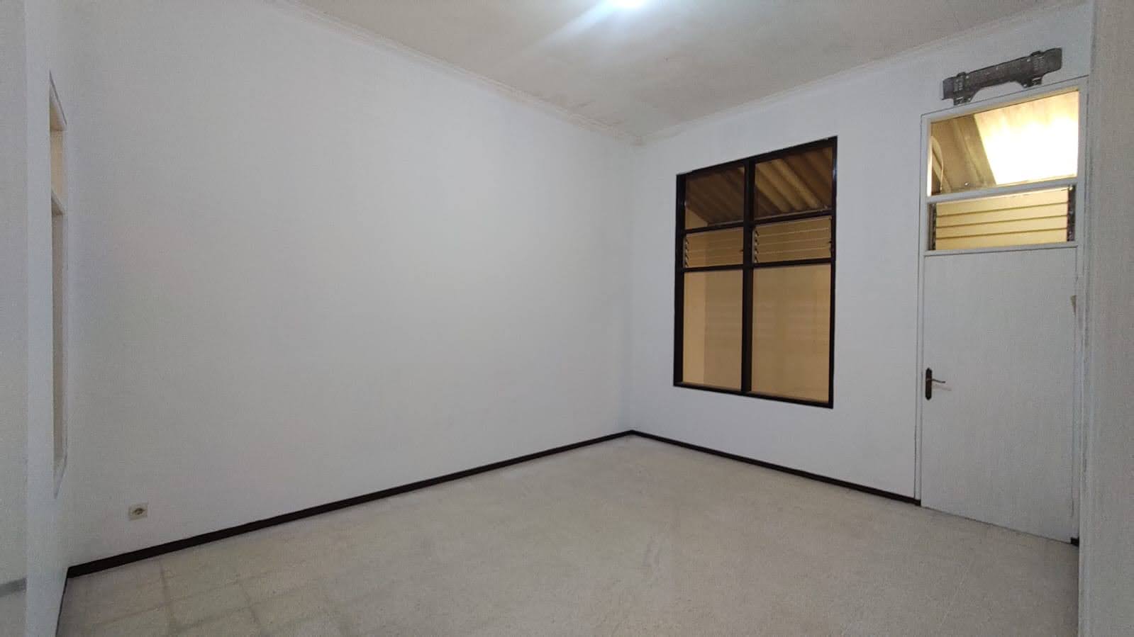 Jual Rumah Siap Huni Ngagel Madya 1,5 lantai dekat Ngagel Jaya