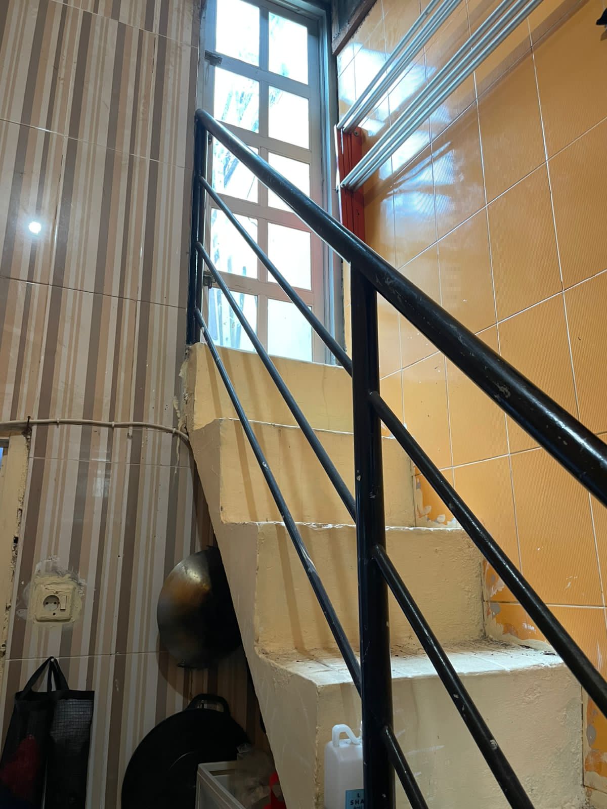 Jual Murah Rumah 200m dari Raya di Wonokusumo, Bulak Banteng dek