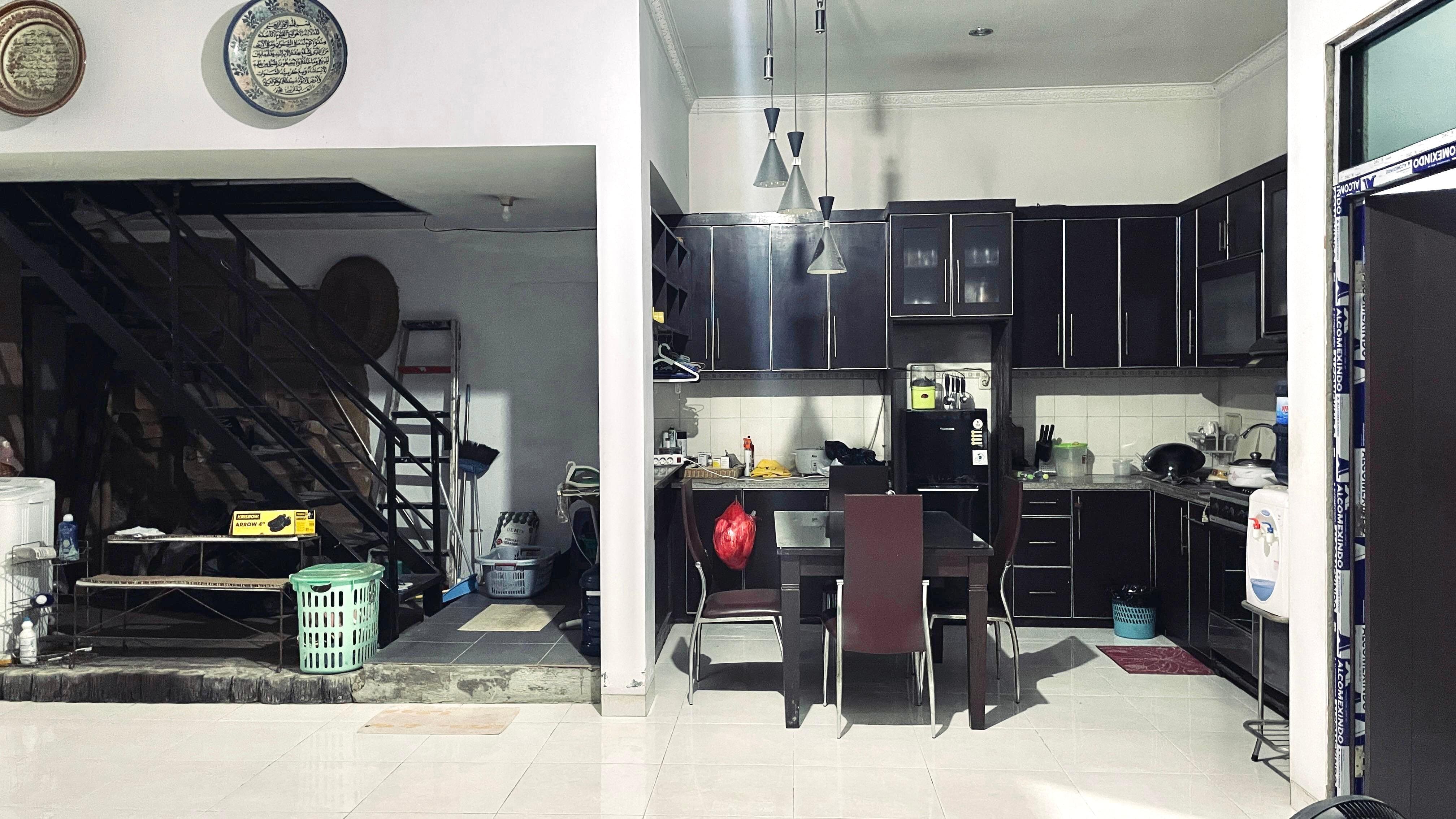 RUMAH BAGUS SEMIFURNISH DI KEMANG PRATAMA MURAH LOKASI BAGUS