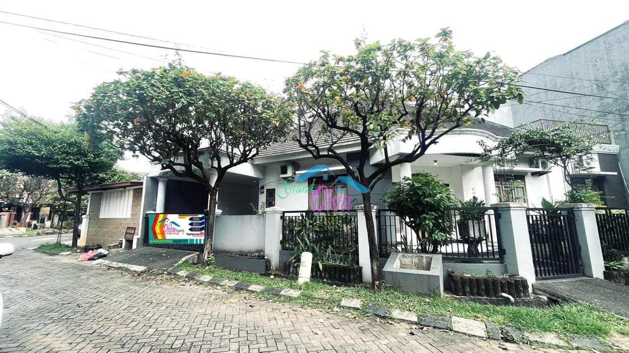 RUMAH BAGUS SEMIFURNISH DI KEMANG PRATAMA MURAH LOKASI BAGUS