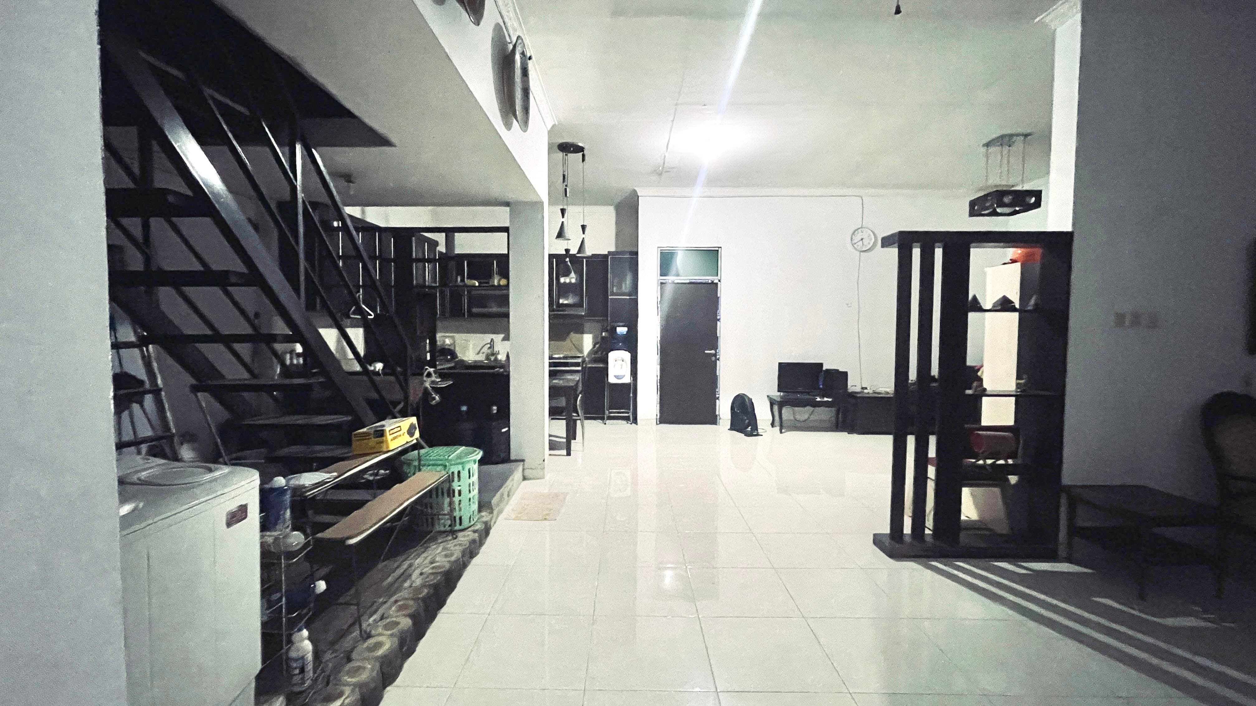 RUMAH BAGUS SEMIFURNISH DI KEMANG PRATAMA MURAH LOKASI BAGUS