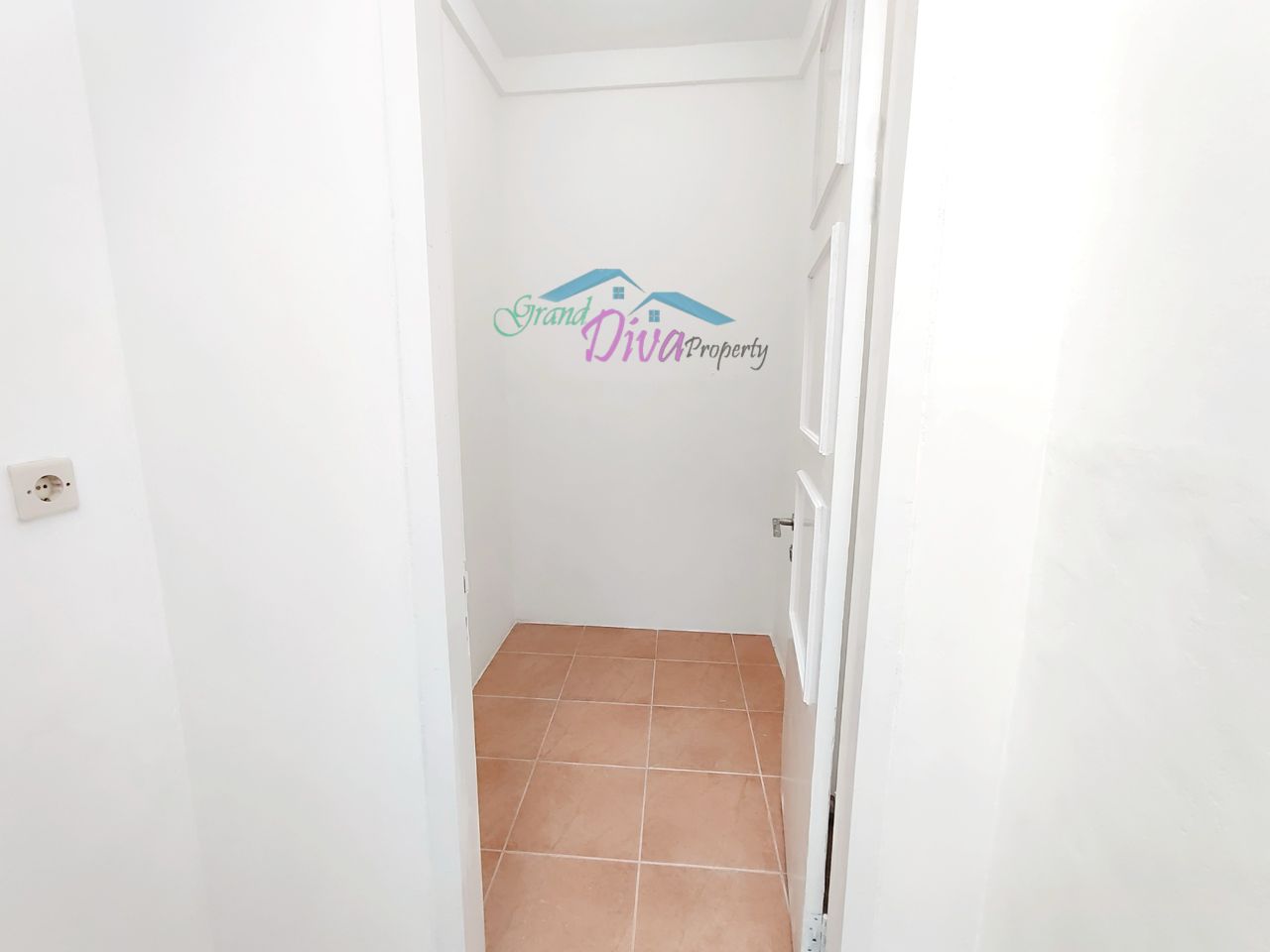 RUMAH BAGUS BARU DI RENOVASI SIAP HUNI DI PERUM GRAND SERPONG