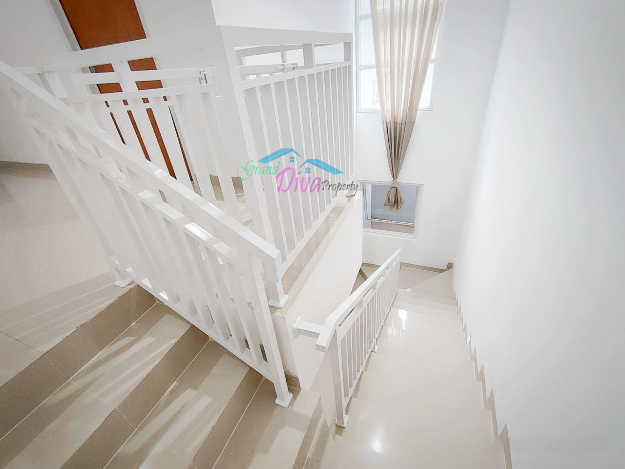 RUMAH BAGUS BARU RENOVASI DI CLUSTER THE REGENT BEKASI