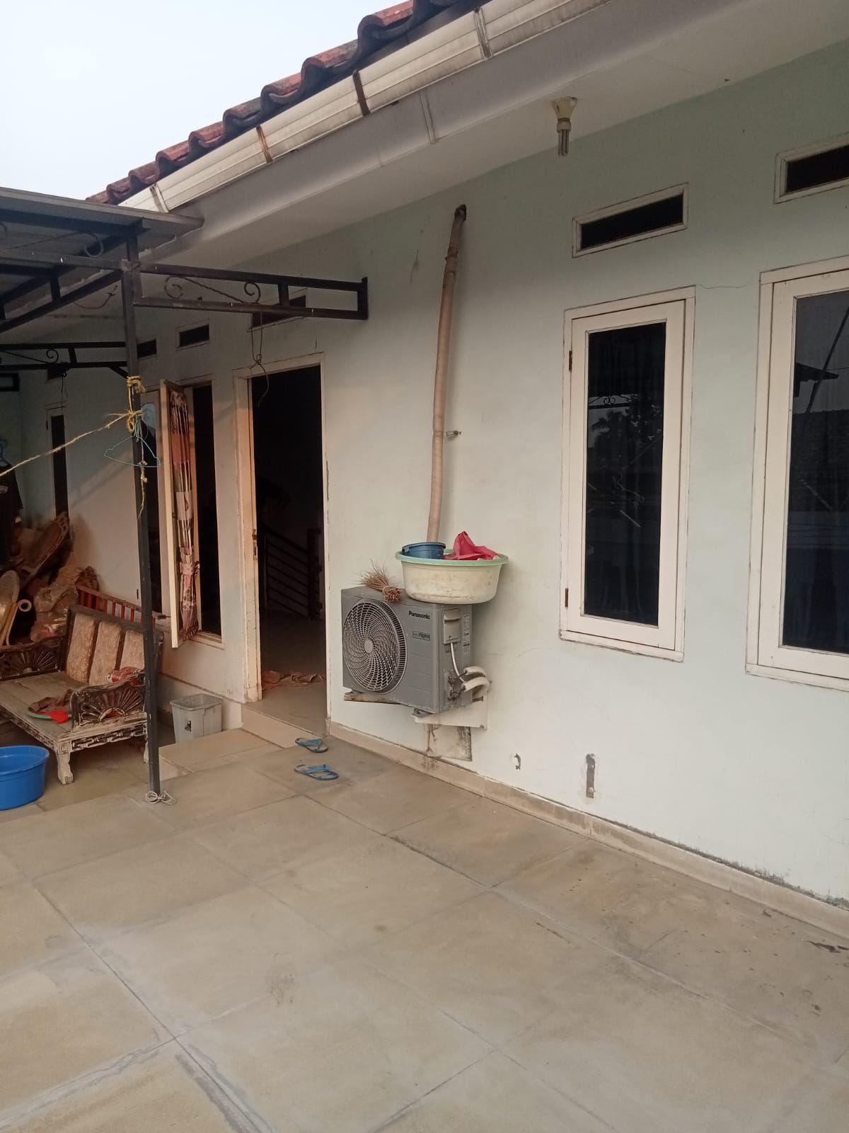 Jual rumah cantik jalan besar