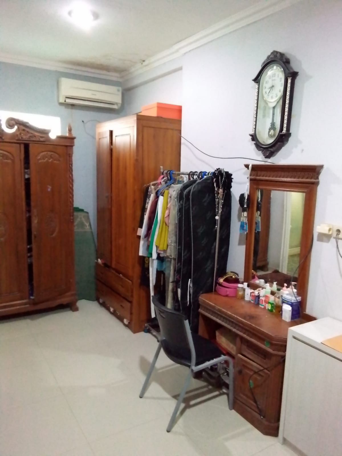 Jual rumah cantik jalan besar