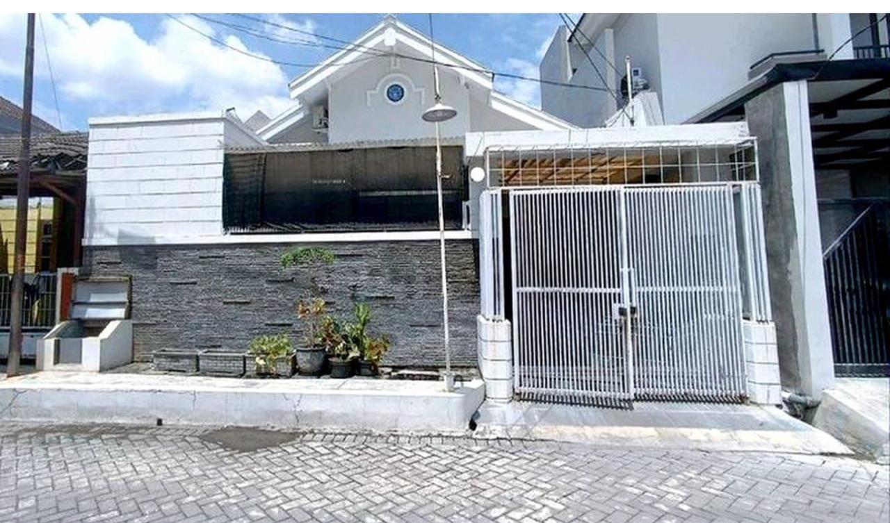 Jual Semi Furnish 1 lantai Wiguna, Gununganyar SHM sdh Renov