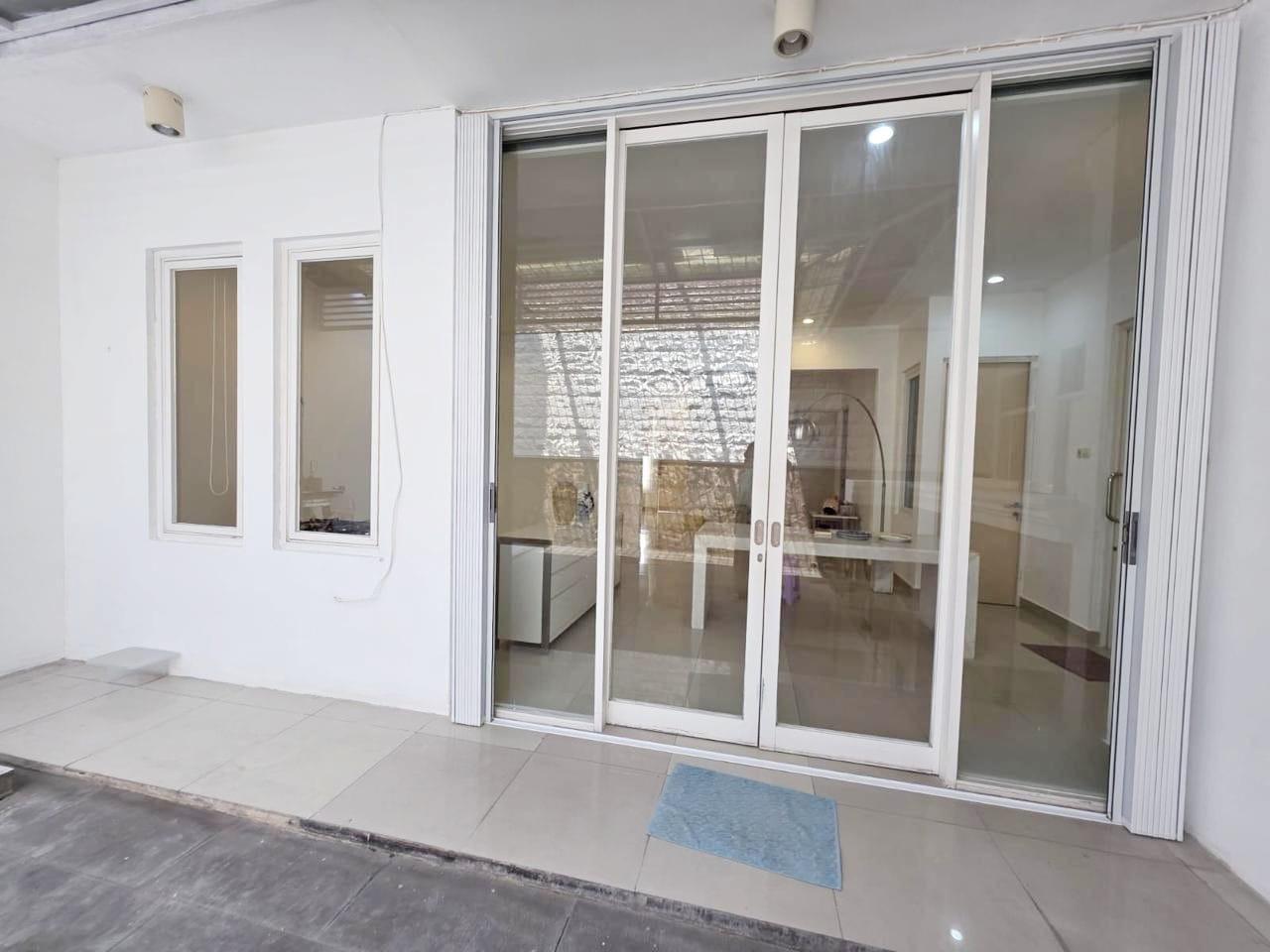 Jual Semi Furnish 1 lantai Wiguna, Gununganyar SHM sdh Renov