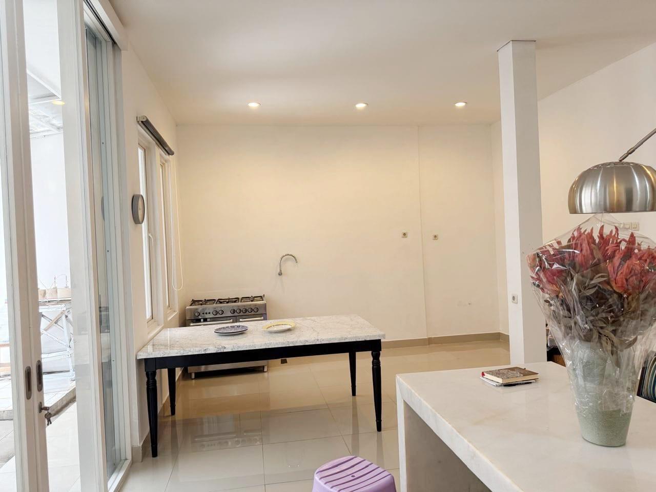 Jual Semi Furnish 1 lantai Wiguna, Gununganyar SHM sdh Renov