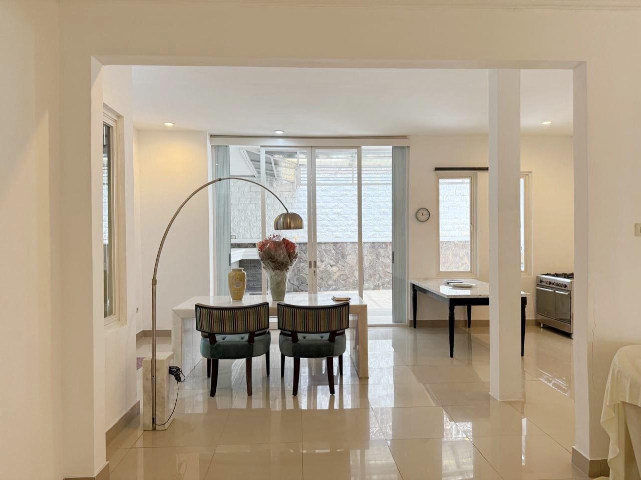 Jual Semi Furnish 1 lantai Wiguna, Gununganyar SHM sdh Renov