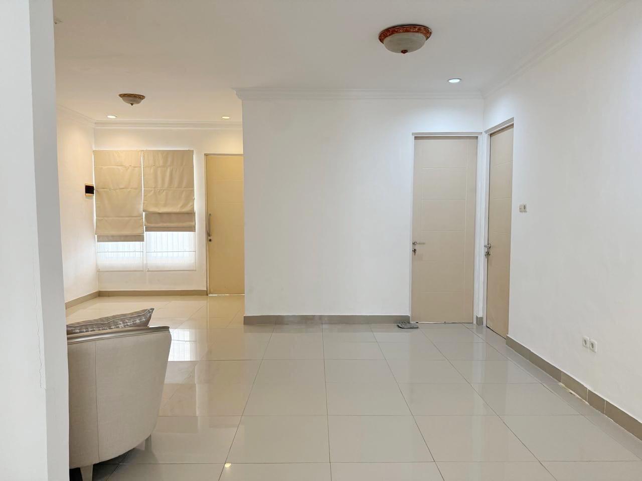 Jual Semi Furnish 1 lantai Wiguna, Gununganyar SHM sdh Renov