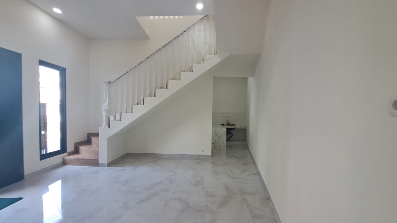 RUMAH 2 LANTAI NEW DI BABATAN PANTAI, SELANGKAH KENJERAN
