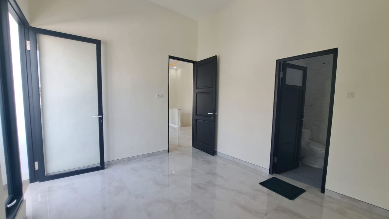 RUMAH 2 LANTAI NEW DI BABATAN PANTAI, SELANGKAH KENJERAN