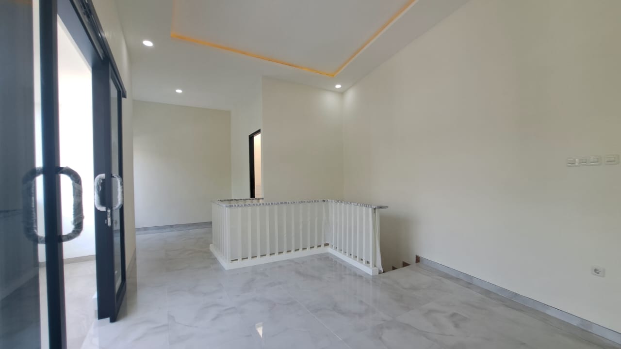 RUMAH 2 LANTAI NEW DI BABATAN PANTAI, SELANGKAH KENJERAN