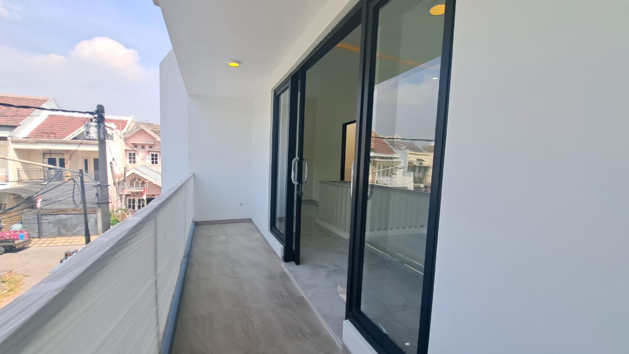 RUMAH 2 LANTAI NEW DI BABATAN PANTAI, SELANGKAH KENJERAN