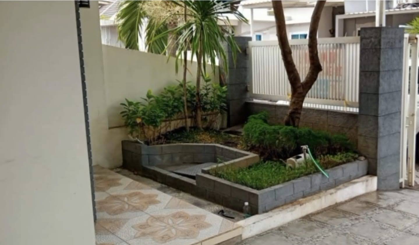 RUMAH SIAP HUNI HABIS RENOV DEKAT RAYA MERR DI PURIMAS LEGIAN
