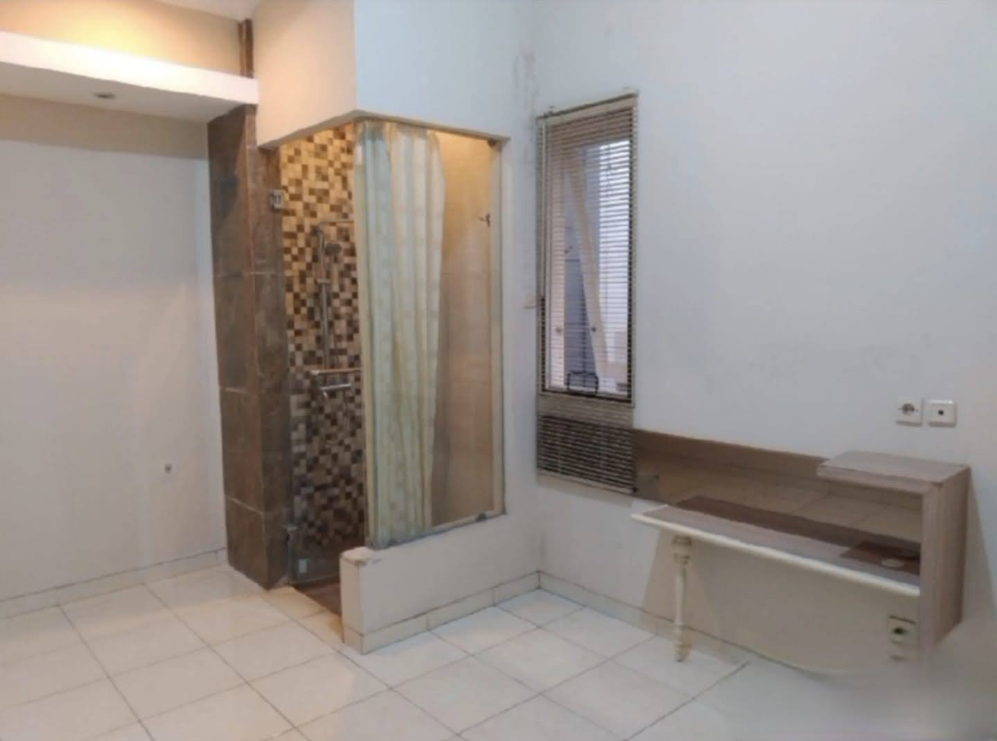 RUMAH SIAP HUNI HABIS RENOV DEKAT RAYA MERR DI PURIMAS LEGIAN