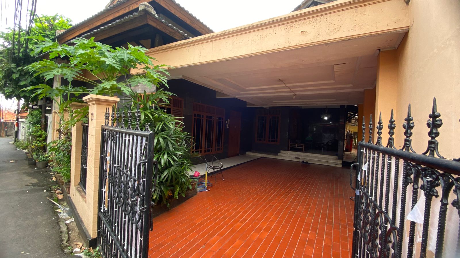 Jual Rumah Siap Huni di Area Jl.Raya Tengah, Gedong, Pasar Rebo,