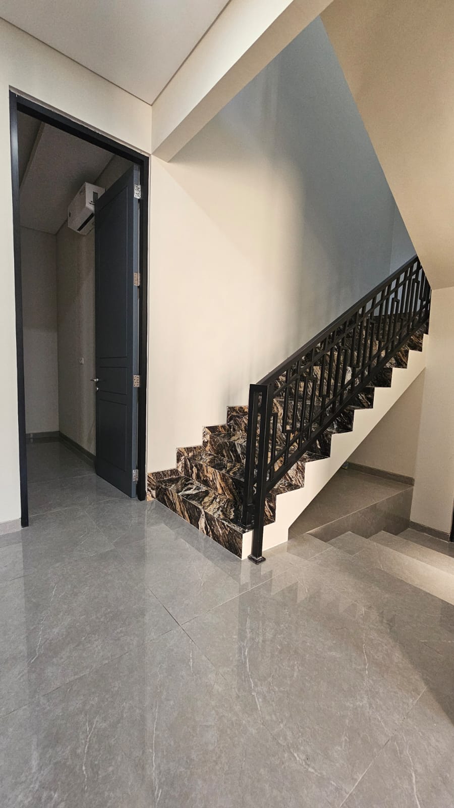 Jual Rumah Baru Sutorejo Sby SHM hanya 100mtr dari Raya