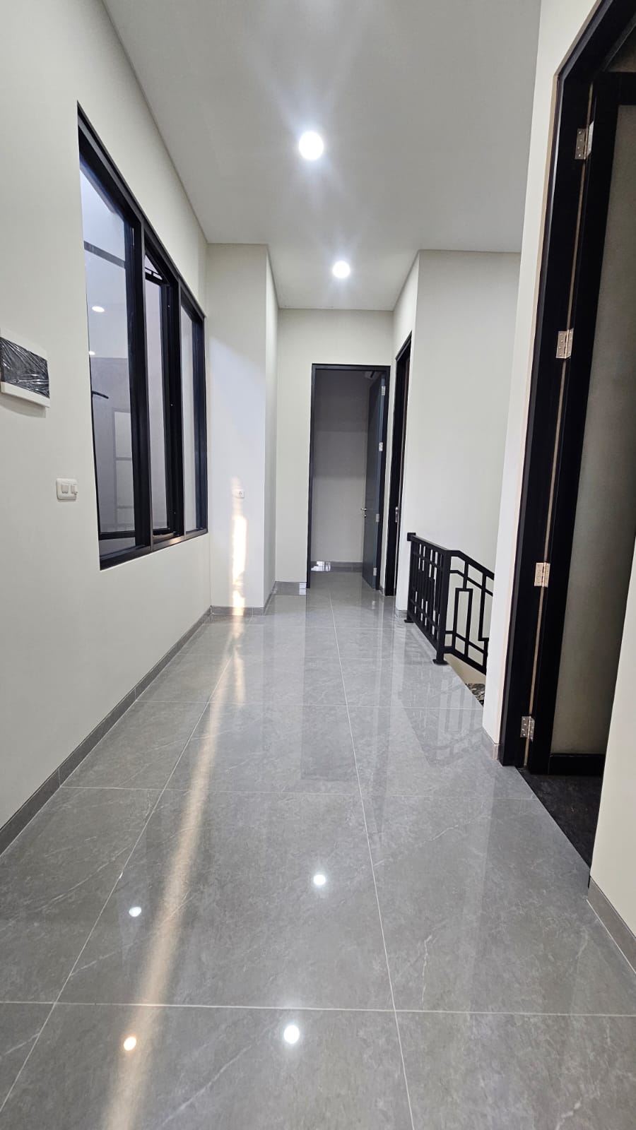 Jual Rumah Baru Sutorejo Sby SHM hanya 100mtr dari Raya