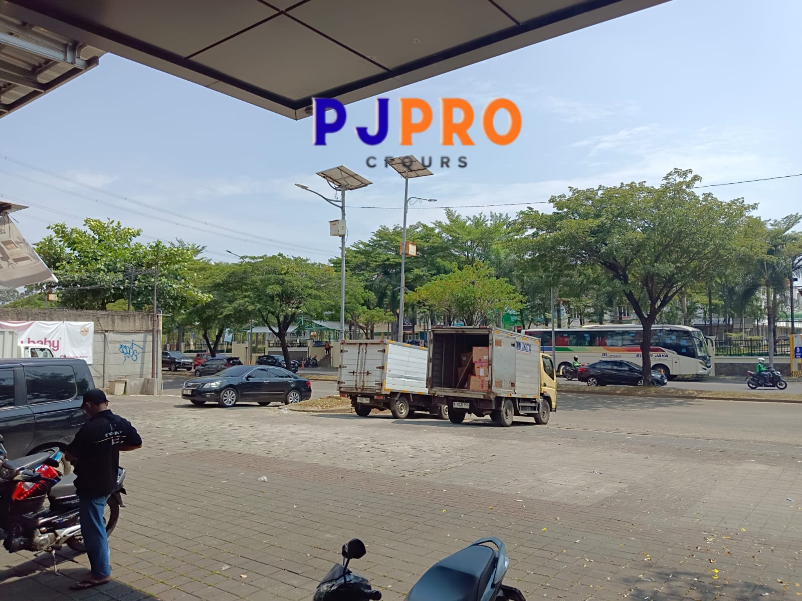 Dijual Ruko Murah dengan 20 Kamar Kosan di Mega Boulevard Bekasi