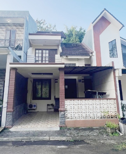 Jual Rumah kecil 4 kamar di Perumahan Legenda Wisata, Cibubur