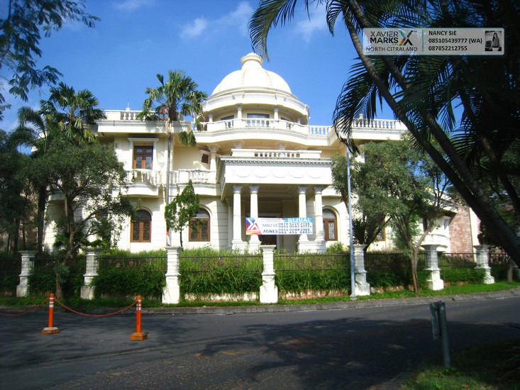 Citraland Raya Bukit Golf Utama Surabaya -Prestigious Family Home