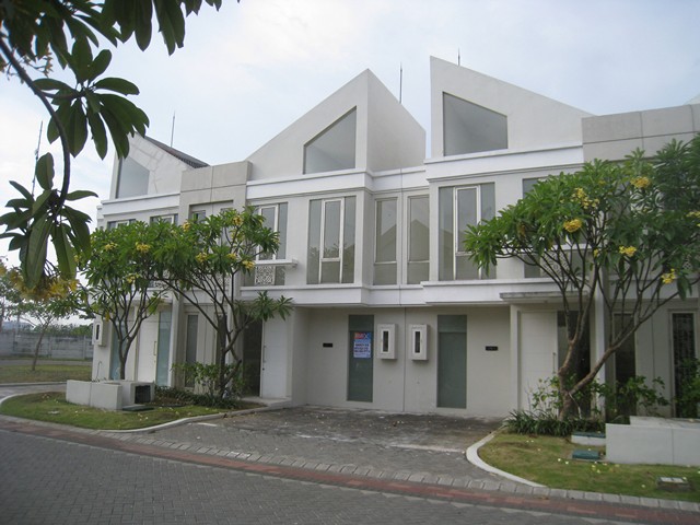 Rumah 2 lantai Minimalis Modern di Grand Pakuwon, Tandes, Suraba
