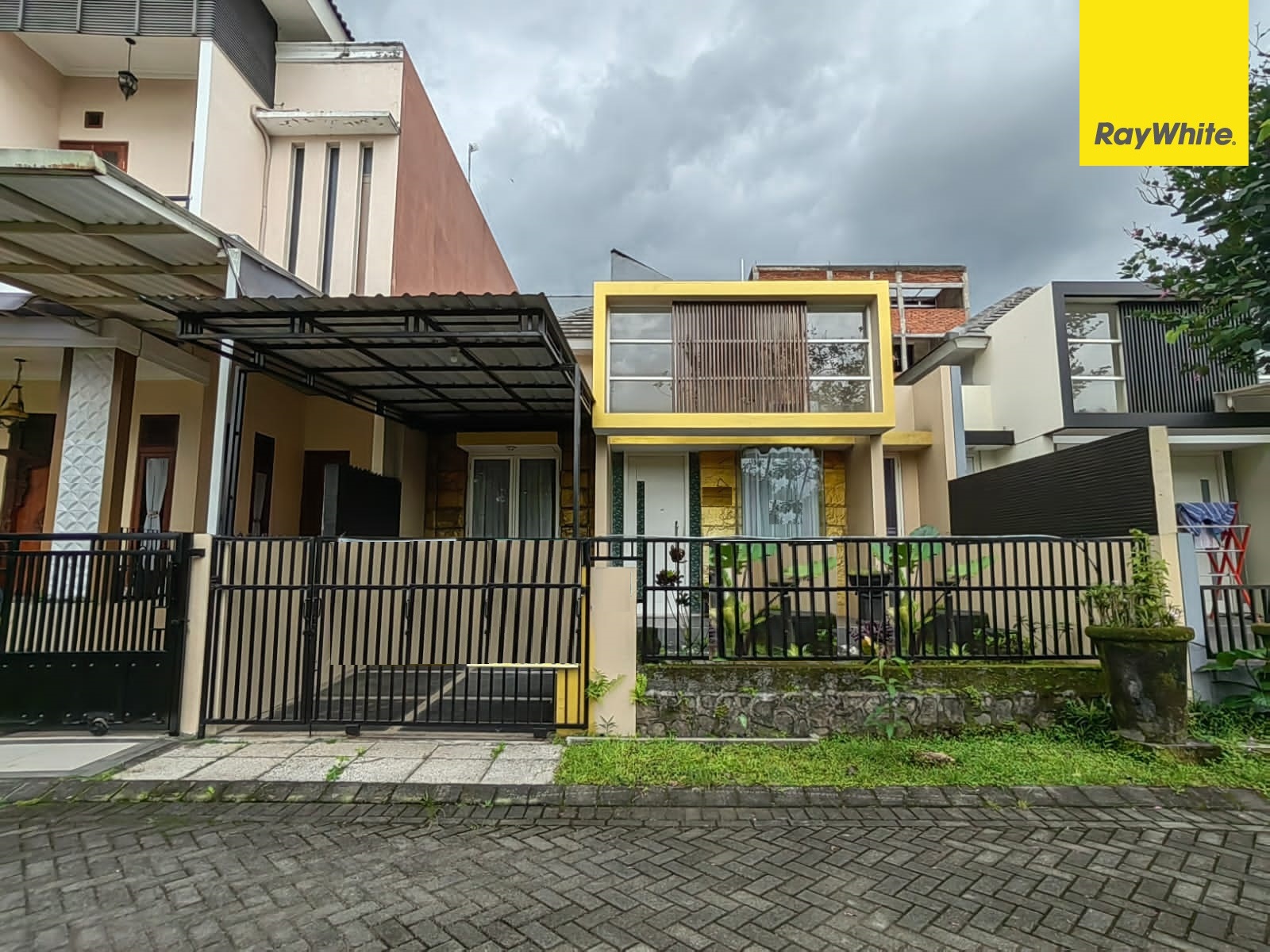 Dijual Rumah 2 lantai di Perum Riverside Malang