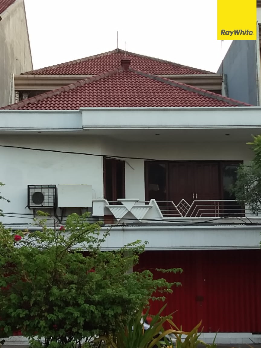 Disewakan Rumah 3 Lantai di Jl. Dr Moestopo, Surabaya Pusat