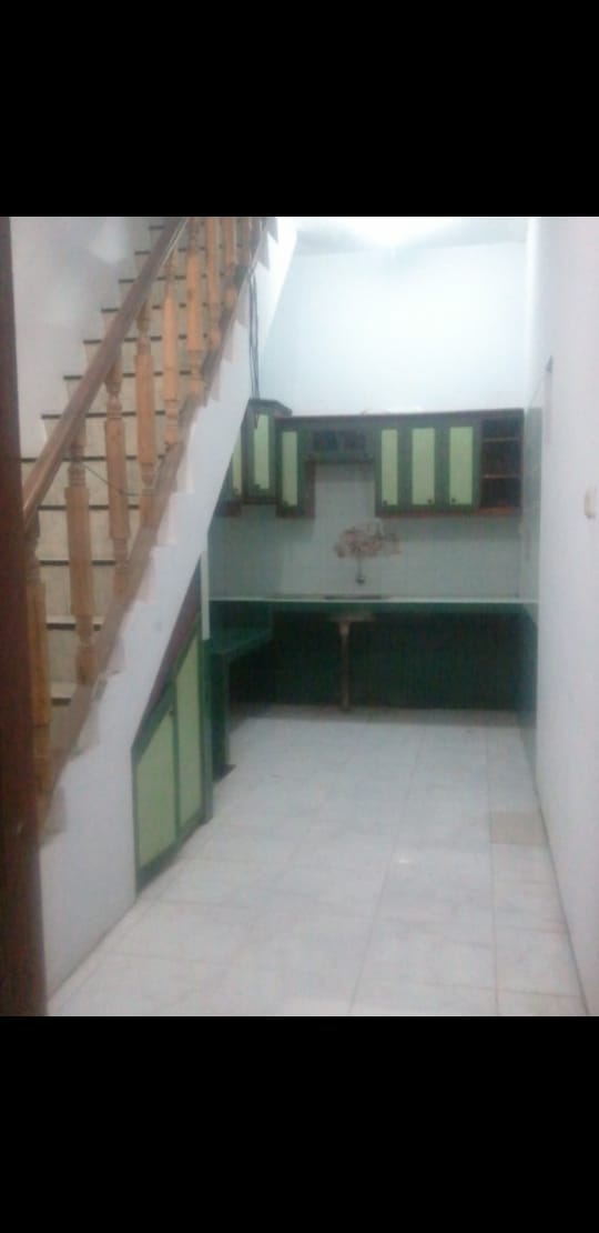 Dijual Rumah Bangunan 2 Lantai di Jl. Medayu Selatan, Surabaya