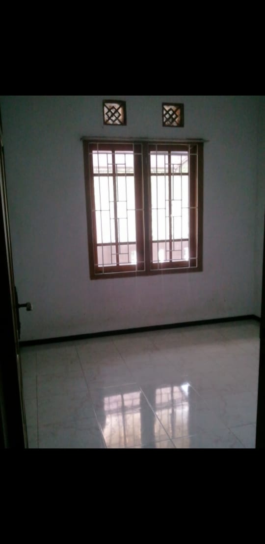 Dijual Rumah Bangunan 2 Lantai di Jl. Medayu Selatan, Surabaya