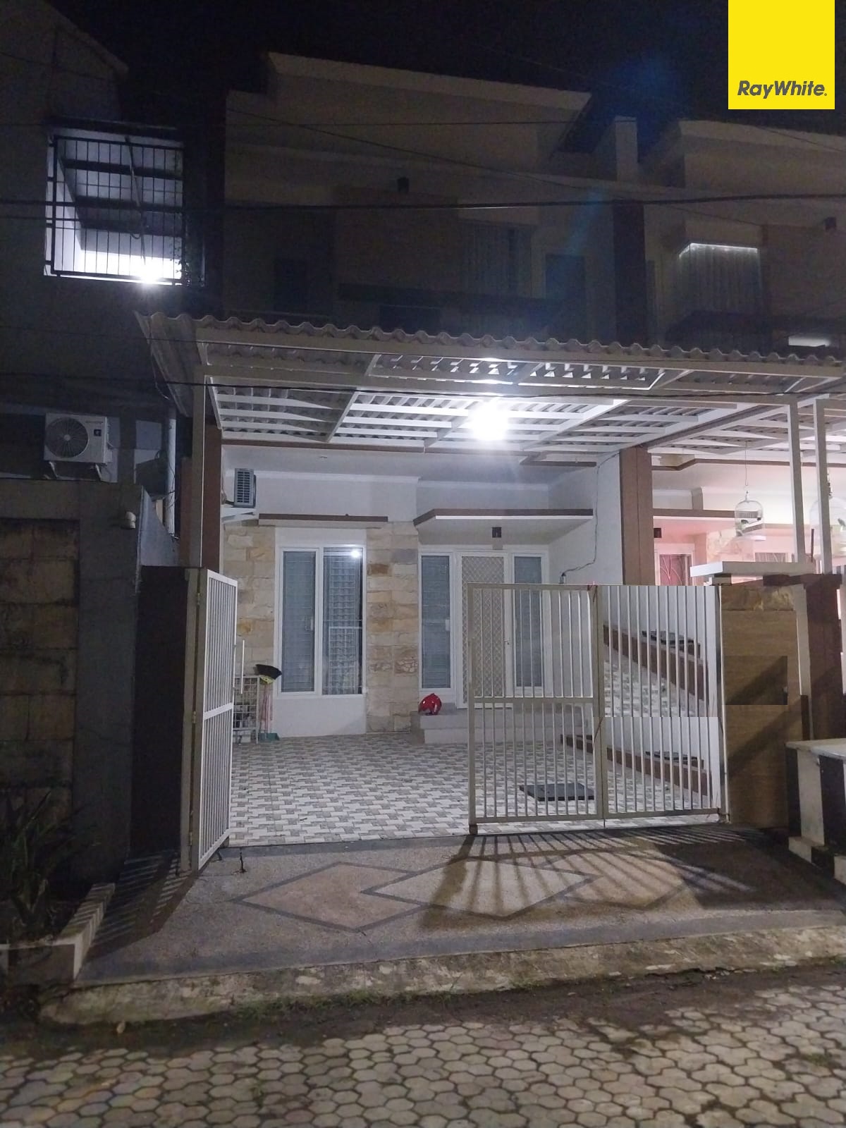 Dijual Rumah 2 Lantai di Jalan Rungkut Harapan, Surabaya
