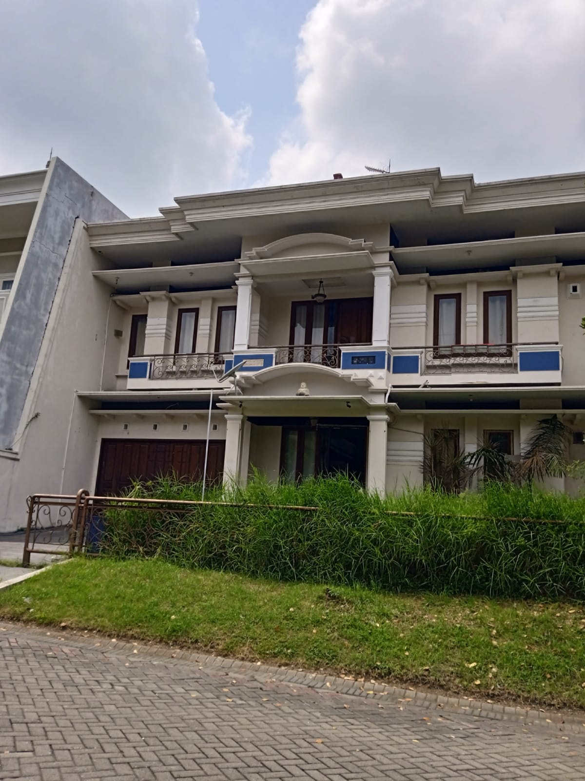 rumah disewakan villa bukit indah surabaya