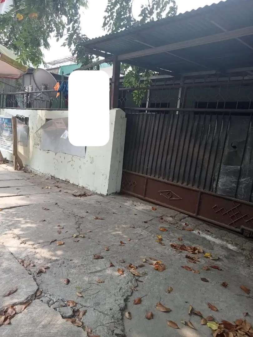 Rumah Tua Pinggir Jalan Raya Dekat Pasar Dan Kantor Lurah Cengka