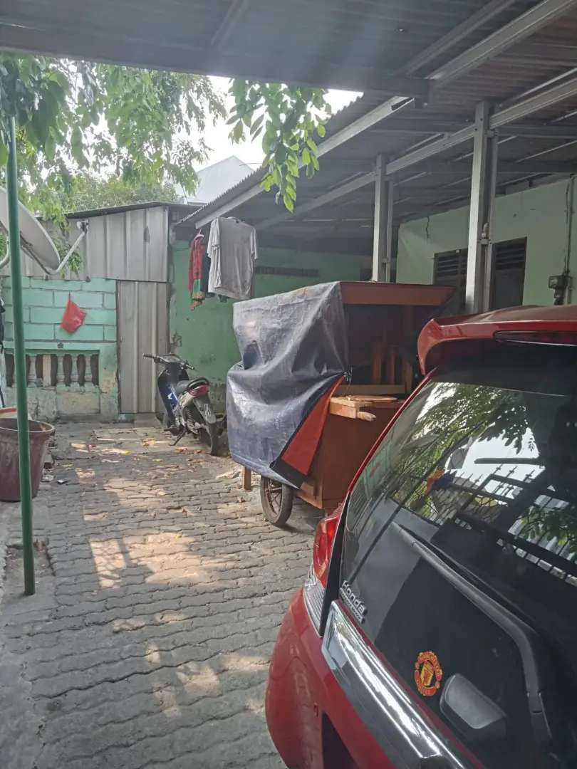 Rumah Tua Pinggir Jalan Raya Dekat Pasar Dan Kantor Lurah Cengka