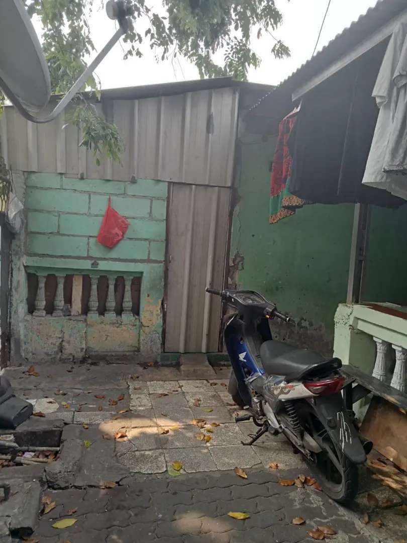 Rumah Tua Pinggir Jalan Raya Dekat Pasar Dan Kantor Lurah Cengka