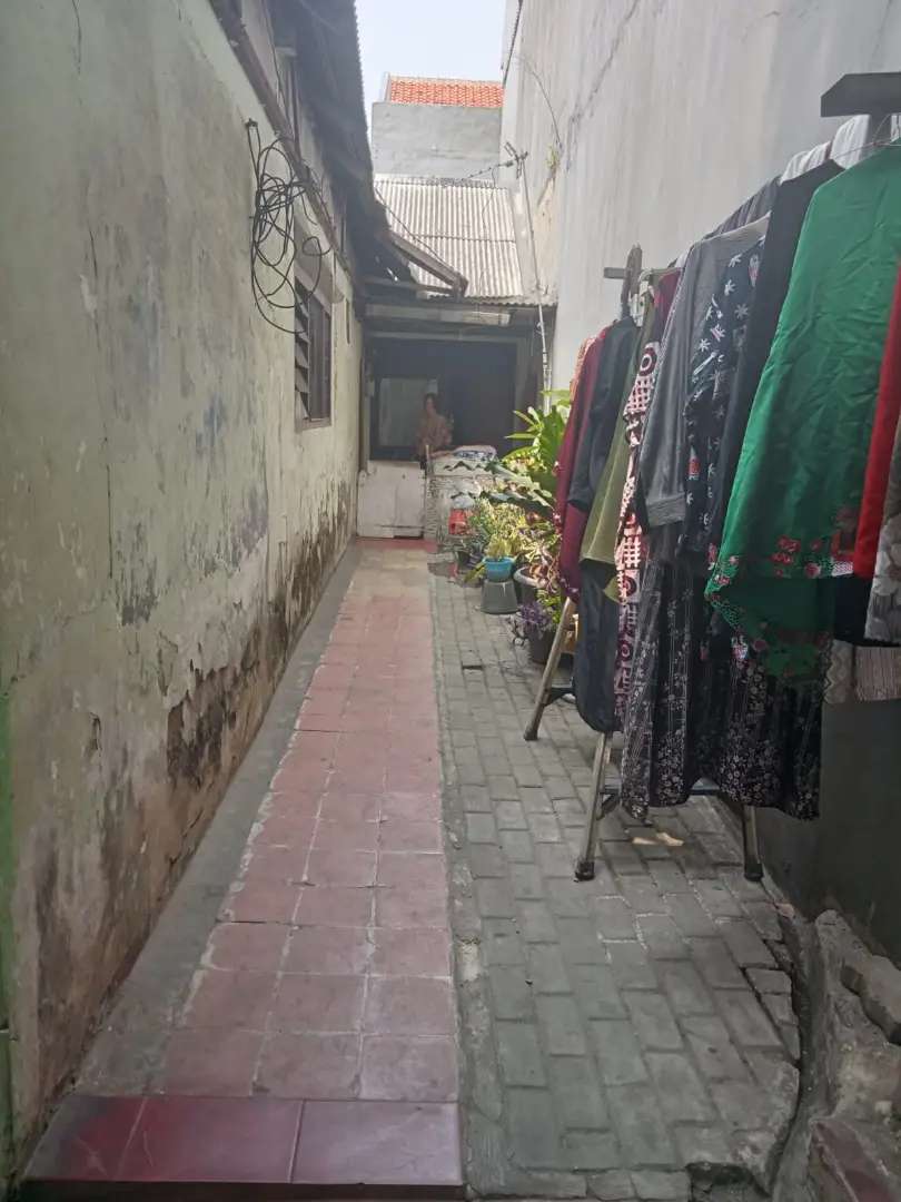 Rumah Tua Pinggir Jalan Raya Dekat Pasar Dan Kantor Lurah Cengka