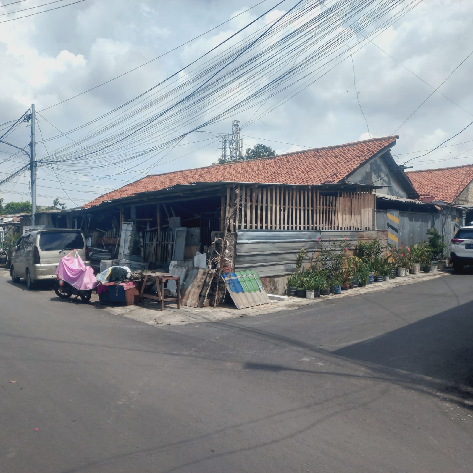 Rumah Siap Bongkar Masuk Komplek, 2 Km Ke Rsud Cengkareng