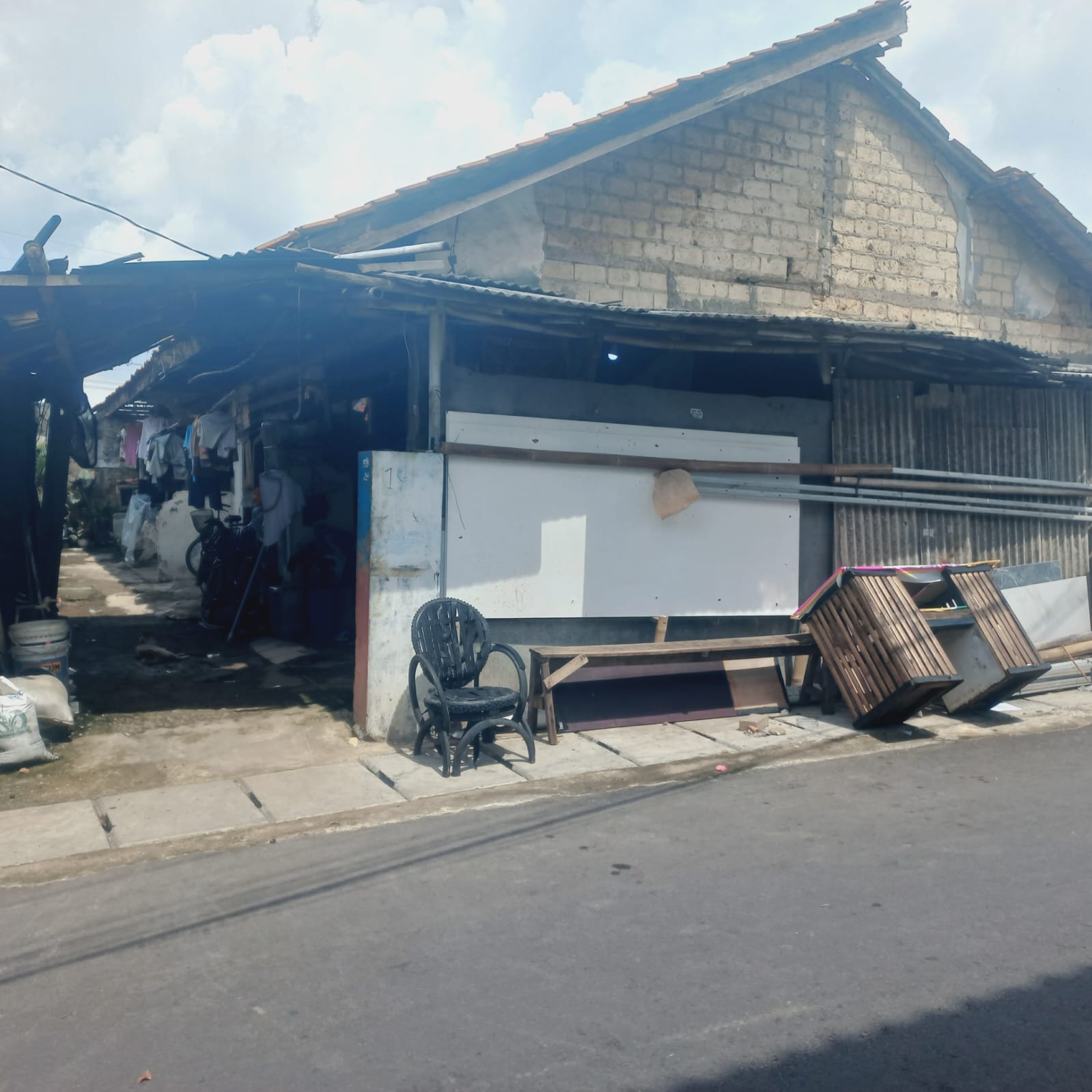 Rumah Siap Bongkar Masuk Komplek, 2 Km Ke Rsud Cengkareng