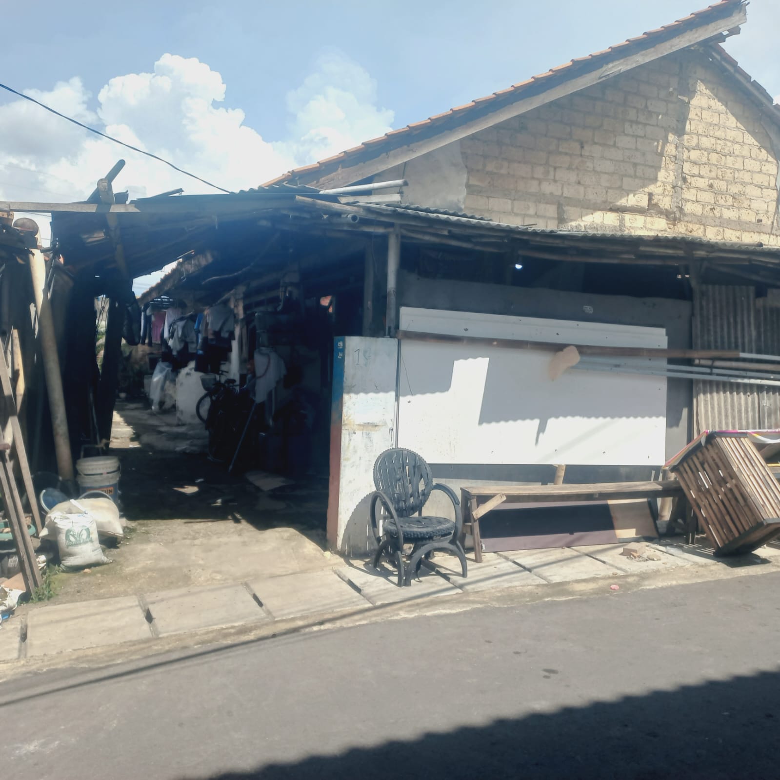 Rumah Siap Bongkar Masuk Komplek, 2 Km Ke Rsud Cengkareng