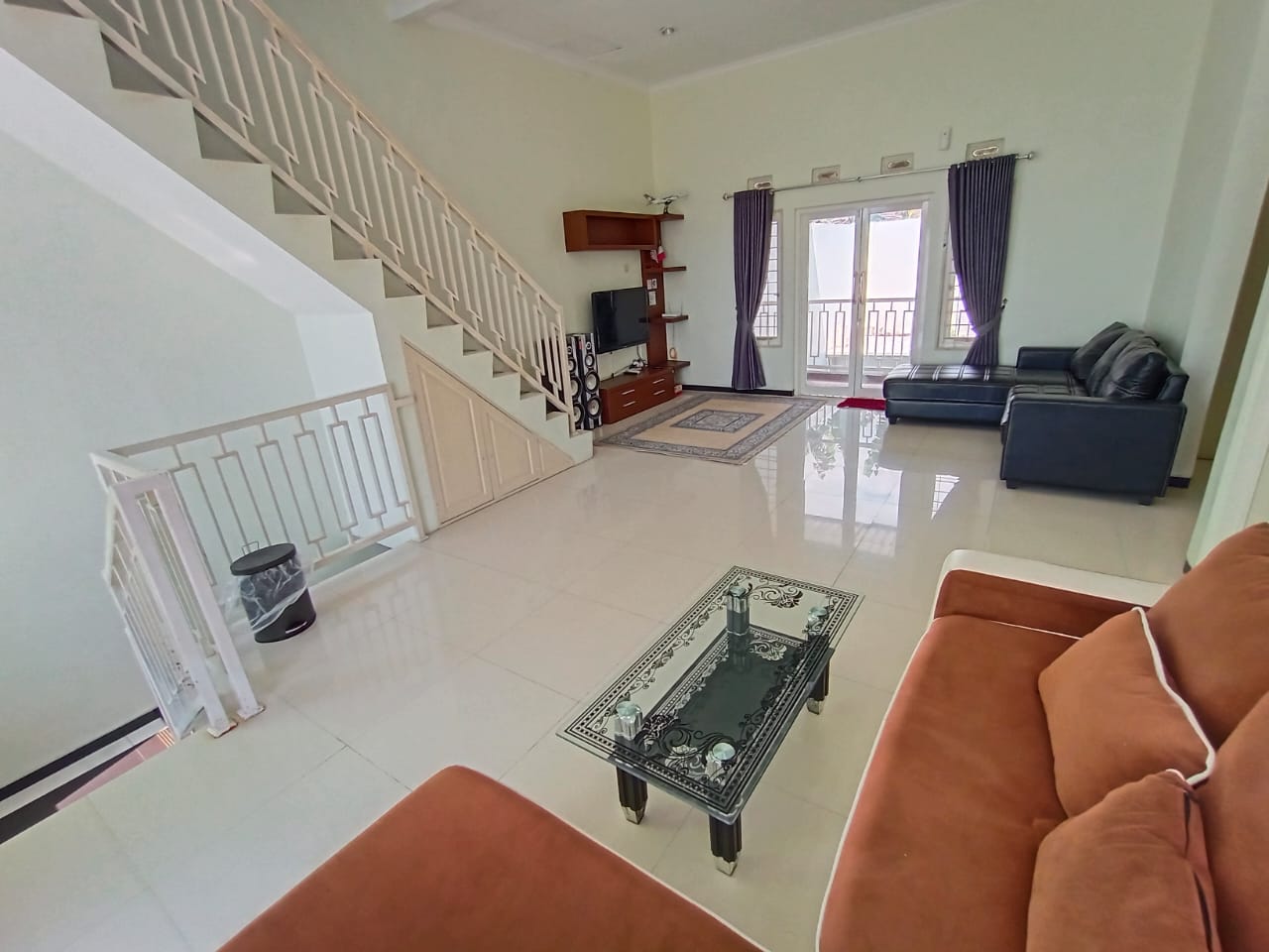 Disewakan Villa Kawasan Wisata Kota Batu Lengkap HARGA PER MALAM