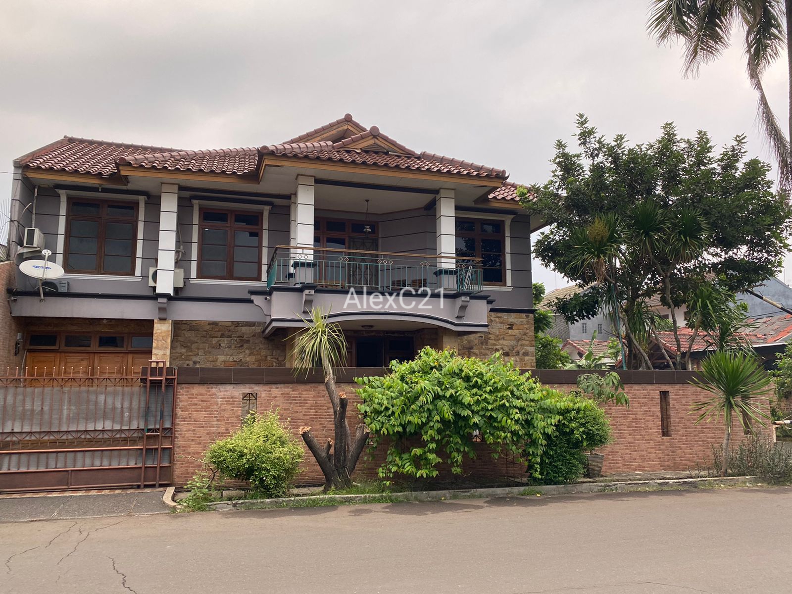 Dijual Rumah hook di jalan utama di Pamulang Villa, Tangsel