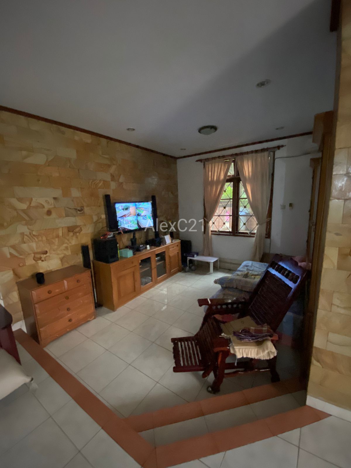 Dijual Rumah hook di jalan utama di Pamulang Villa, Tangsel