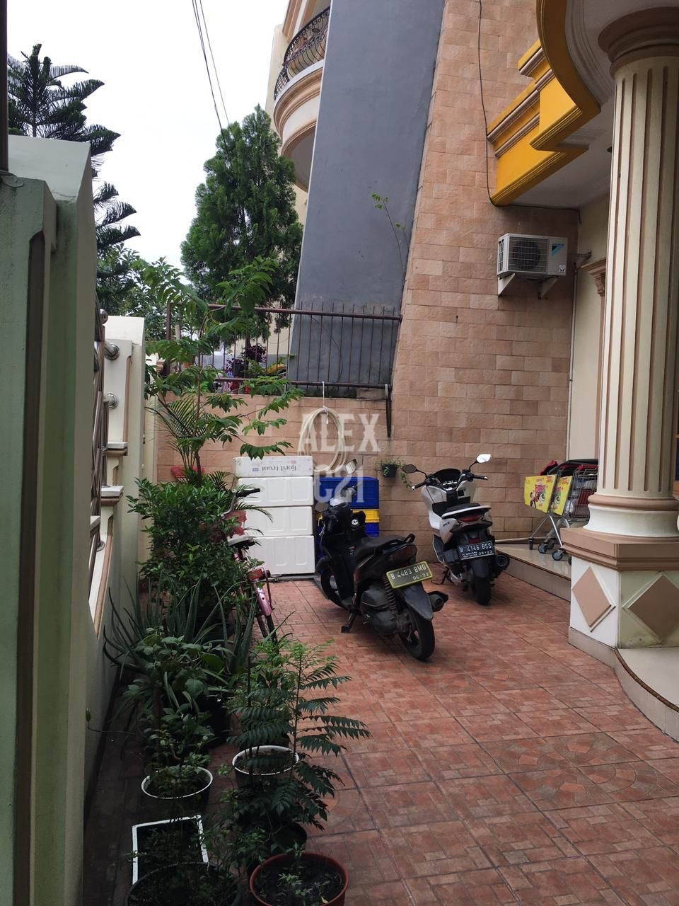 Dijual rumah di taman Palem Lestari, Cengkareng Barat, Jakbar