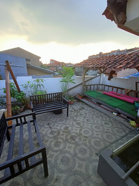 Hidup Nyaman di Bandung: Rumah SHM dengan Teras Gazebo